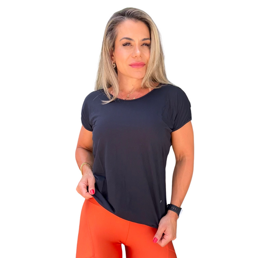 BLUSA TORCIDA NAS COSTAS